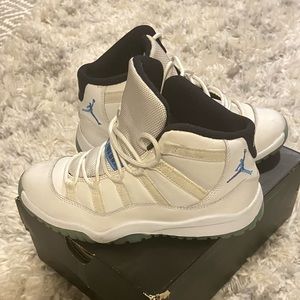 Air Jordan 11 XI Retro Legend Blue